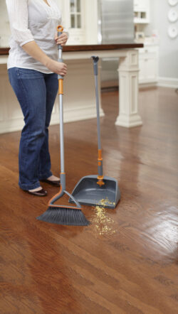 DUSTPAN & BROOM SET-FULL SIZE QUICK 'N EASY w-DETACH HEAD - Image 5