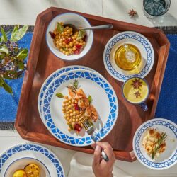 CORELLE MUGLESS RD. 16 pc SET- CLASSIC COBALT CIRCLES - Image 3