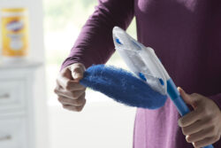 CLOROX TUB & TILE SCRUBBER EXTENDS TO 42" - Image 4